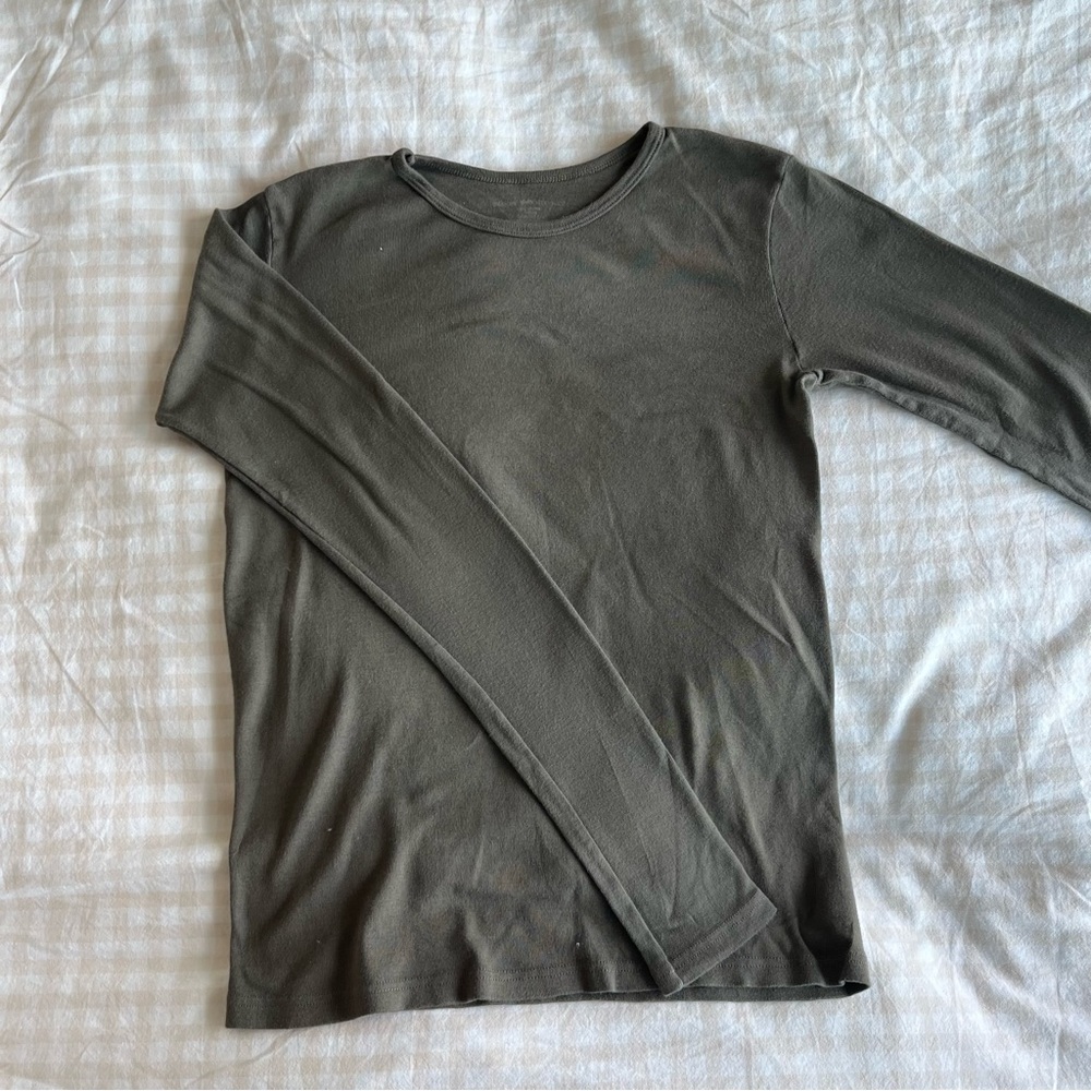 Brandy Melville Leah Basic Top in Olive Green